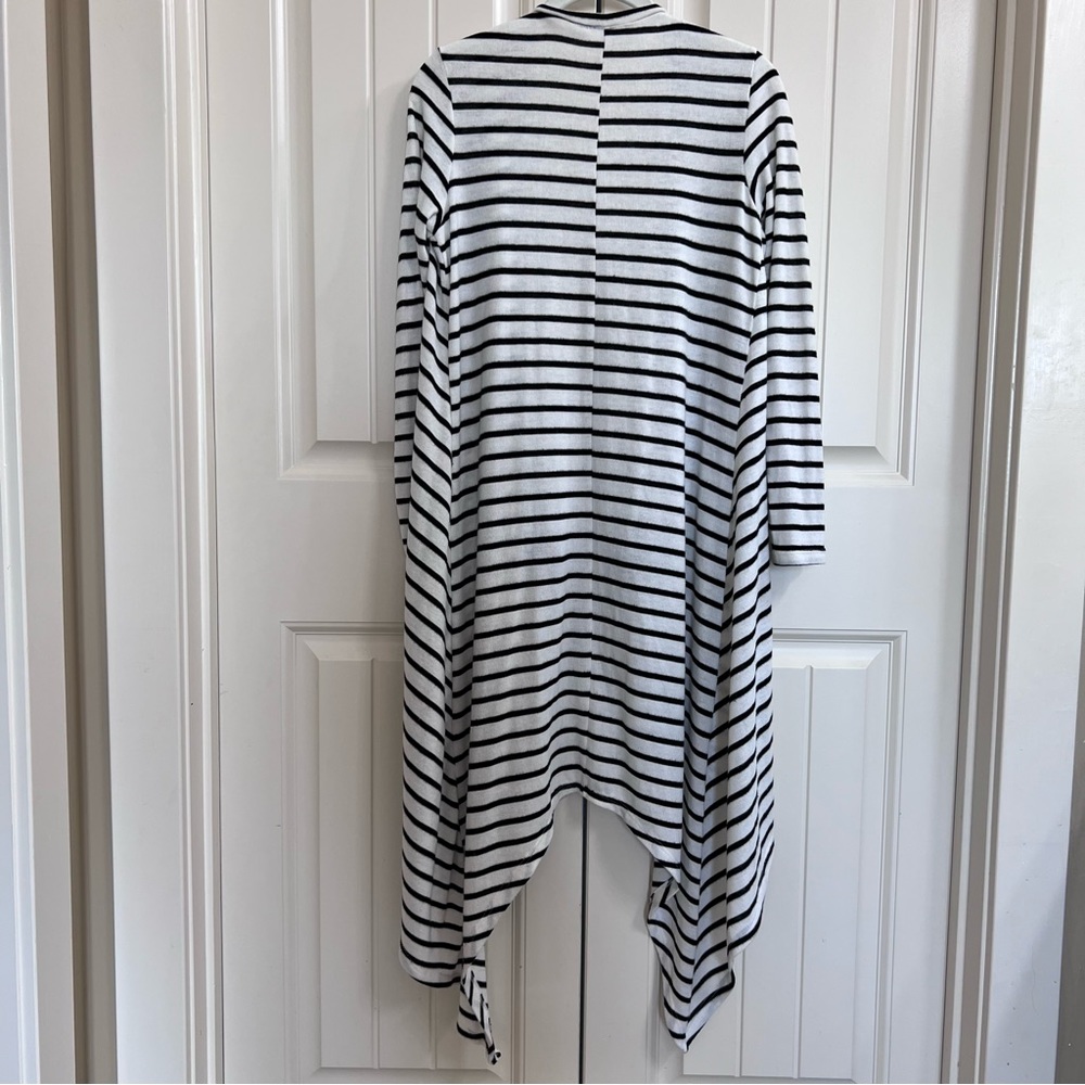 Culture Phit Duster Cardigan with Shark bite hem in Black/White, Size XS - Picture 6 of 6